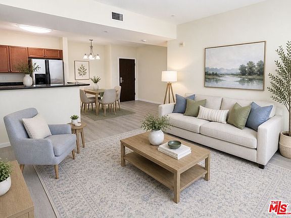 5th image of 13941 Sherman Way Unit 204