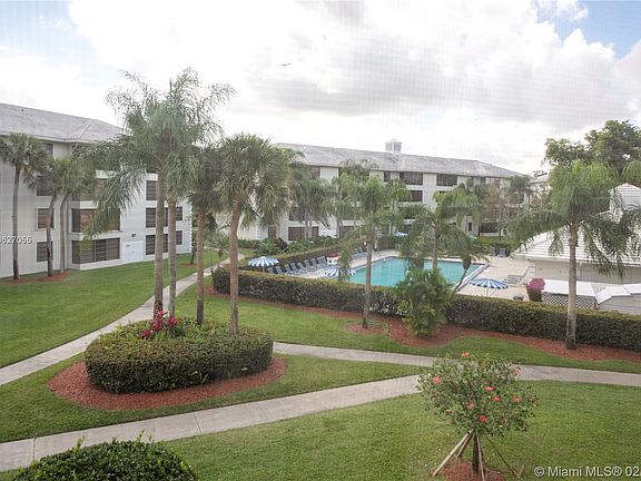 3rd image of 1707 Whitehall Dr APT 303