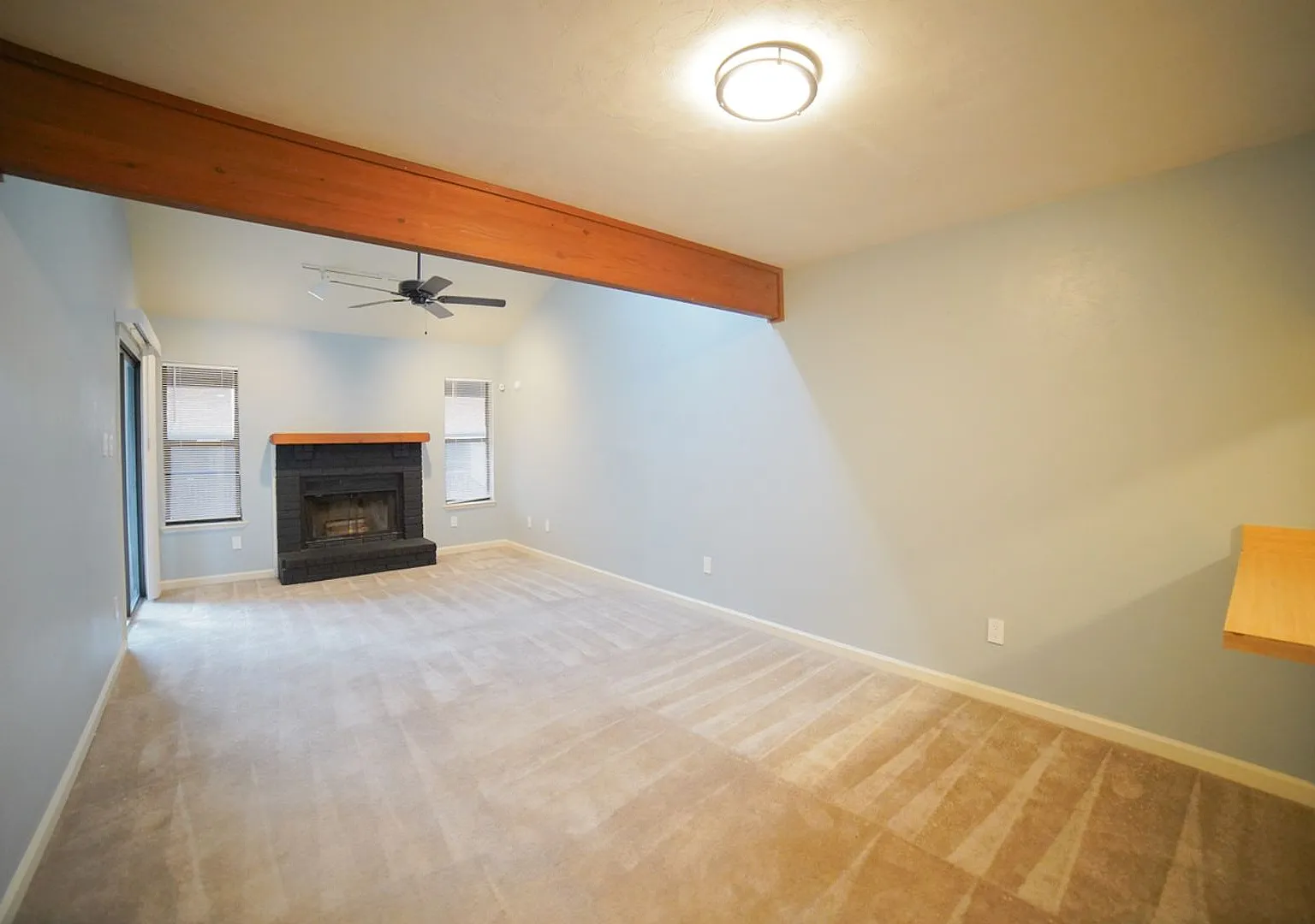 1 Bed / 1 Bath Overlooking the Pool! — Photo 1