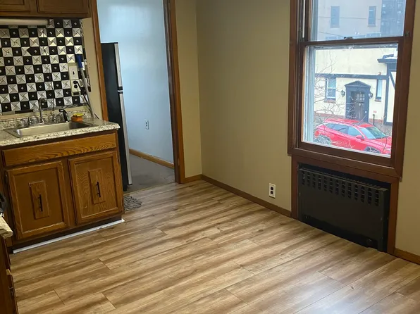 75 Highwood Terrace image 4 of 6