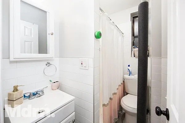 Rented by Mdrn Residential | media 26