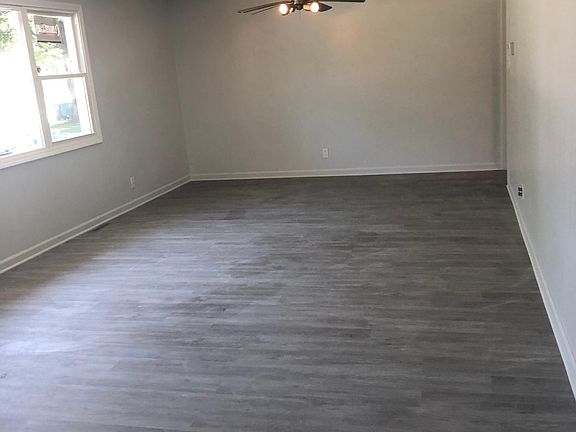 5th image of 734 N Elmwood Dr