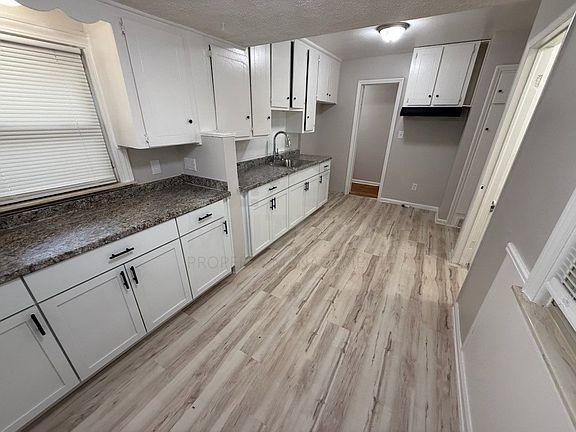 5th image of 10005 Grayfield Ave
