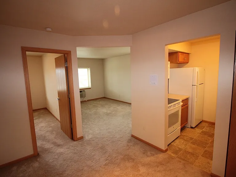 200 W North St — Photo 7