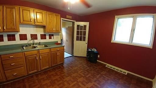 4th image of 108 N Lincoln St