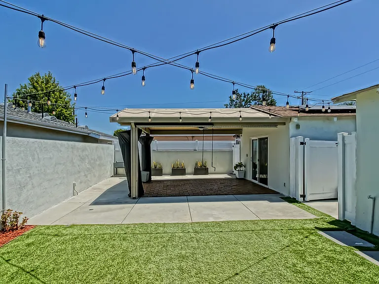 2621 Mathews Ave — Photo 7