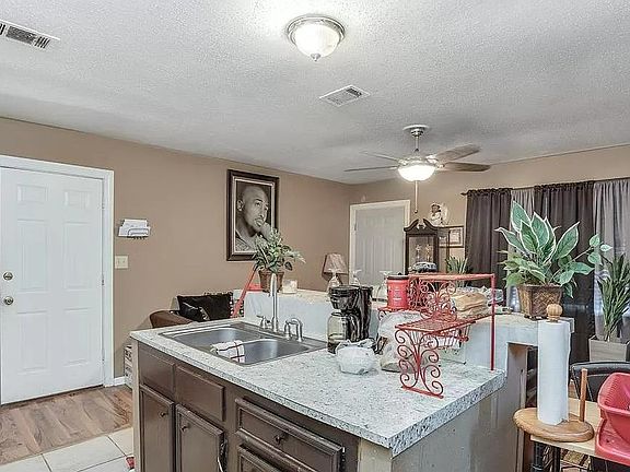 3rd image of 204 E Dudley Dr