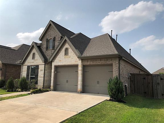 3rd image of 8019 Silverspot Ln