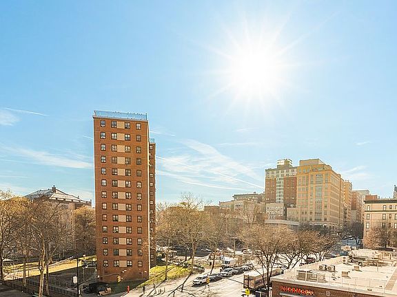 5th image of 70 La Salle St APT 5E