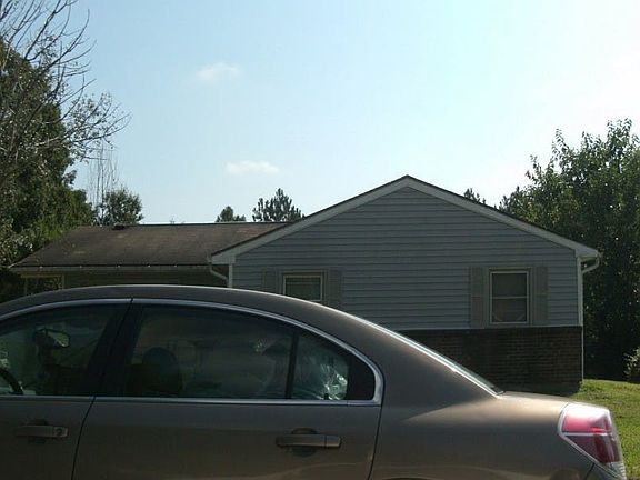 3rd image of 411 Walton St