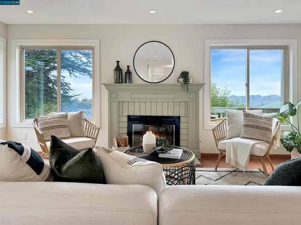 31 Quail Hill Ln, Richmond, CA 94803