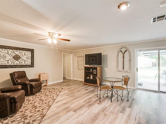 5th image of 901 Wood Branch Ln