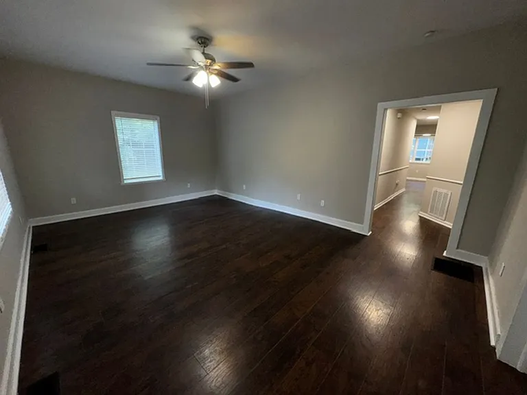 216 W Lee Ave — Photo 2