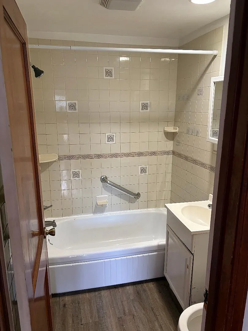 2 bed, 1000 sqft, $975 — Photo 2