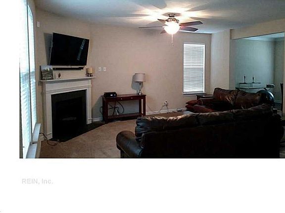 2nd image of 2410 Alder Pl