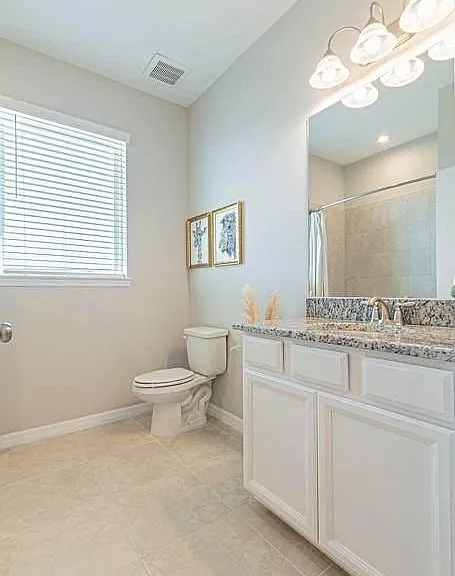 Guest bathroom.