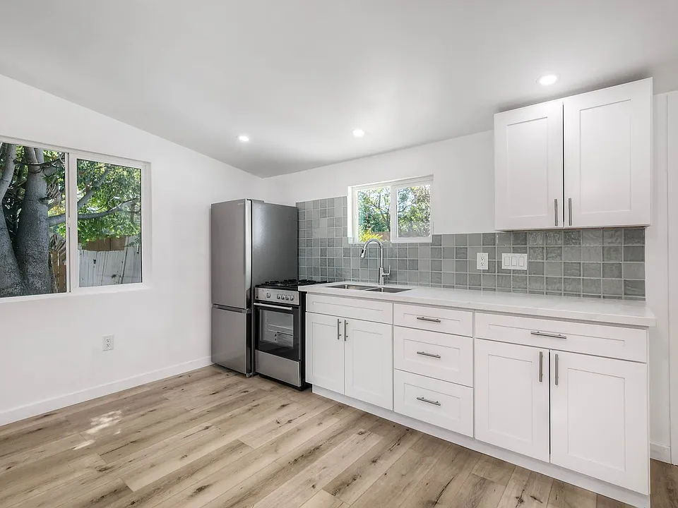 4108 Mission Ave #A