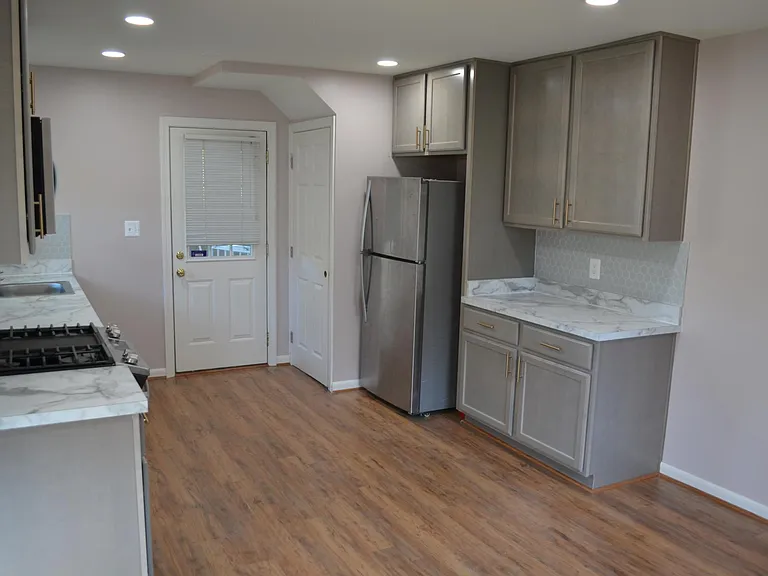 9705 48th Pl — Photo 3