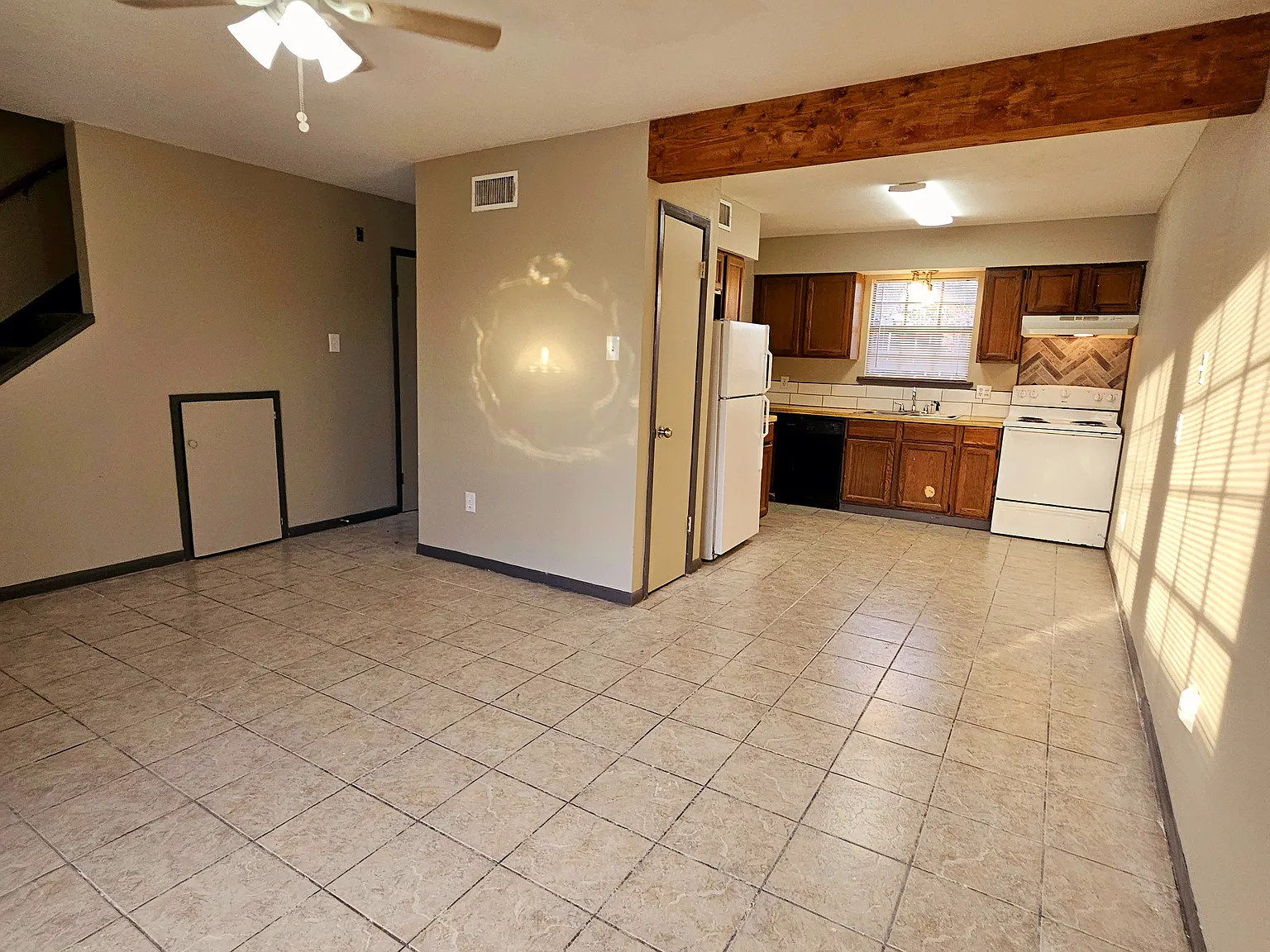 919 Arianna Dr — Photo 2