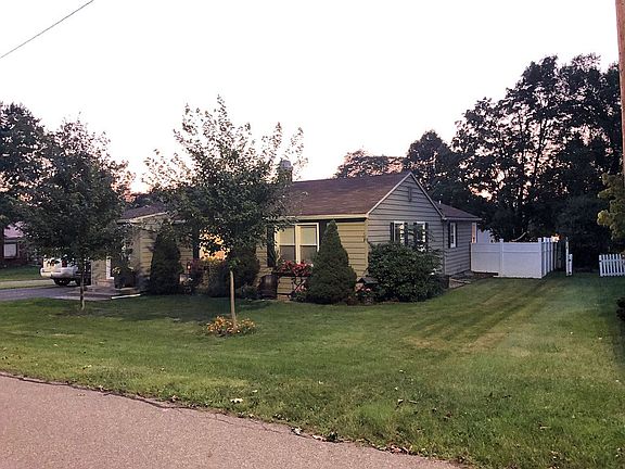 2nd image of 13 Meadowbrook Ct