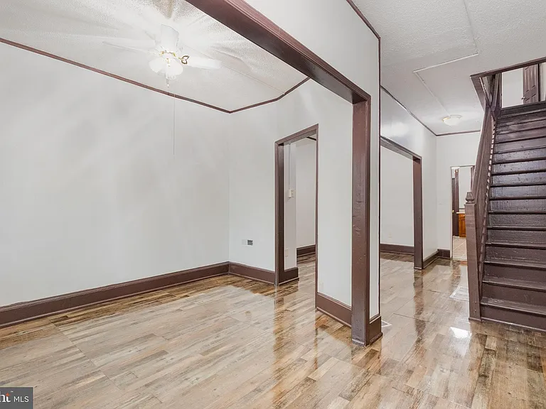 1353 Howard St — Photo 2