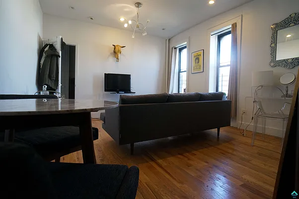 Rented by EXR | media 13