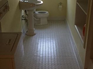 33 Killingworth Tpke, Clinton, CT 06413