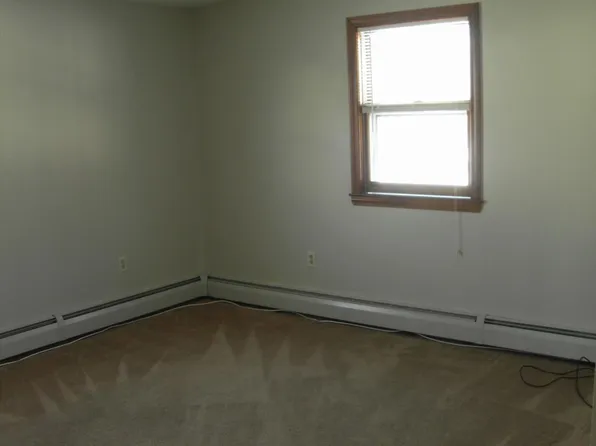 122 Kinsley St #A, Nashua, NH 03060