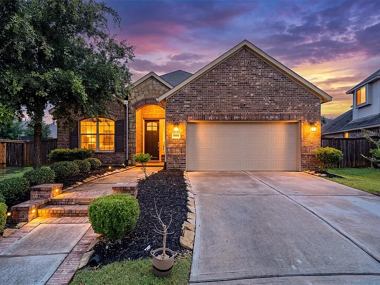 19202 Presa Canyon Dr — Photo 2