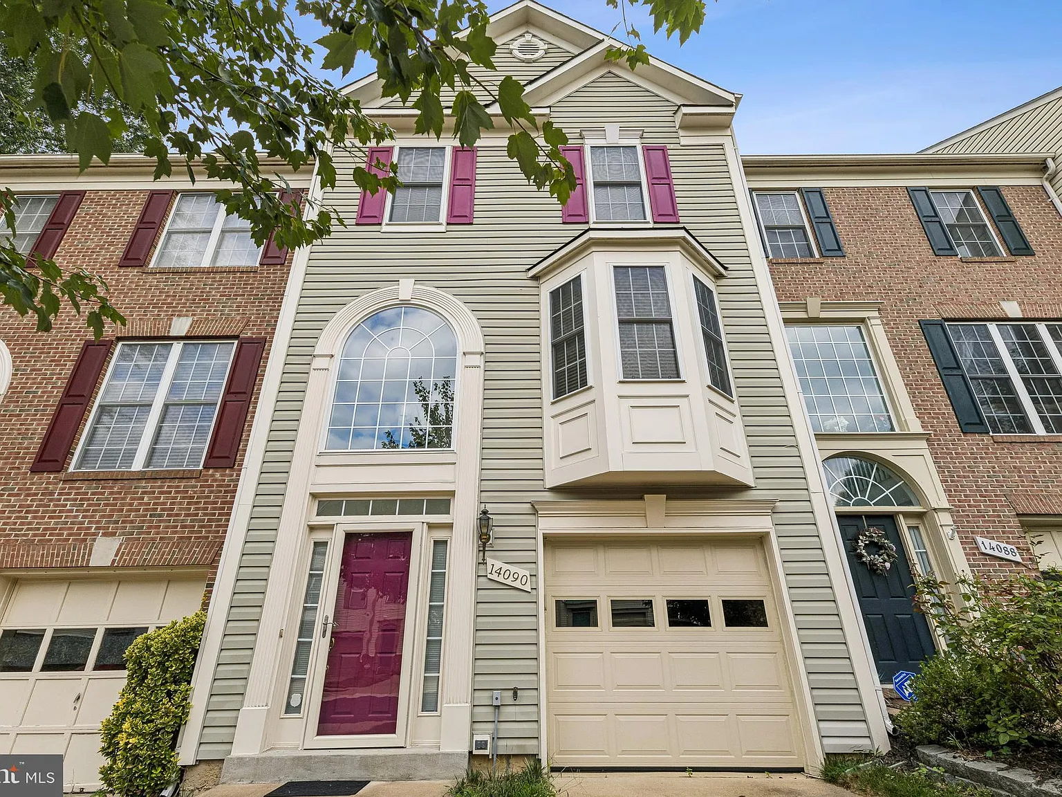 3 bed, 3.5 bath, 1998 sqft, $2,800 — Photo 1