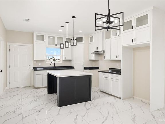 5th image of 348 Coro Dr