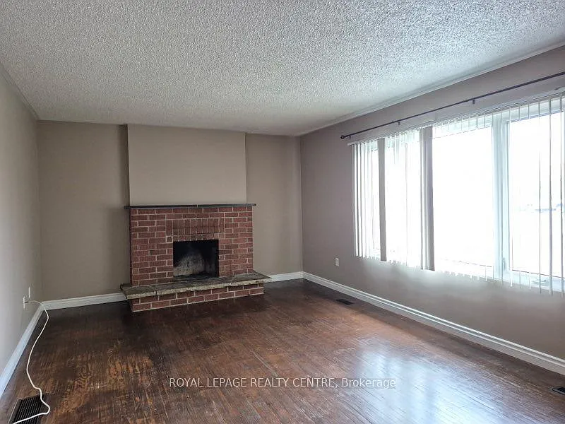 3 bed, $2,500 — Photo 2
