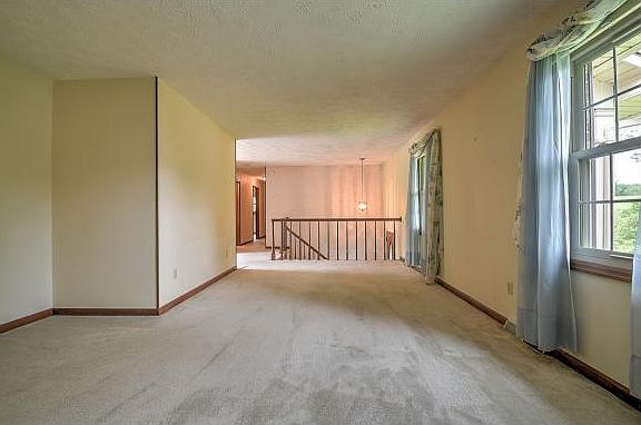 3rd image of 178 Nuckles Dr