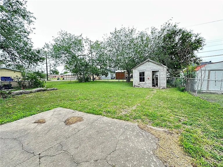 921 Oak St — Photo 25