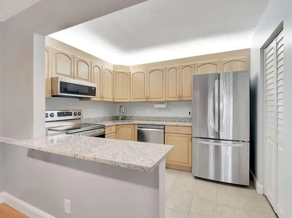 410 Pine Glen Lane #B-1, Greenacres, FL 33463