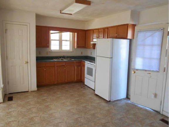 2nd image of 1729 Loudon Ave