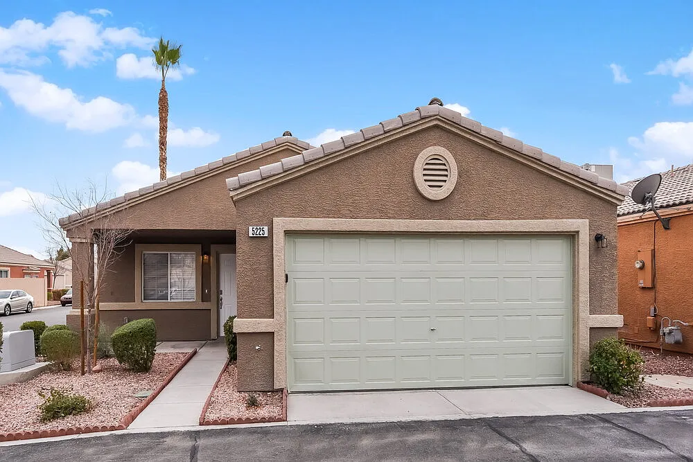 3 bed, 2.0 bath, 1225 sqft, $1,875 — Photo 1
