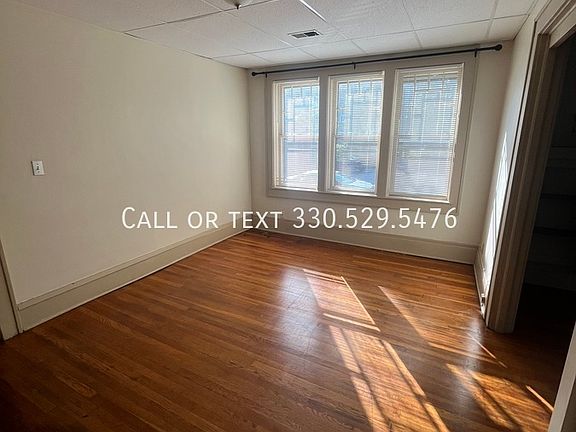 4th image of 798 W Market St APT 2