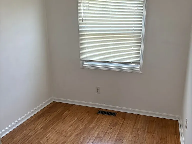 220 Harding Ave — Photo 17