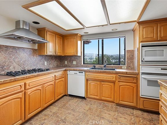 5th image of 887 N 5th St