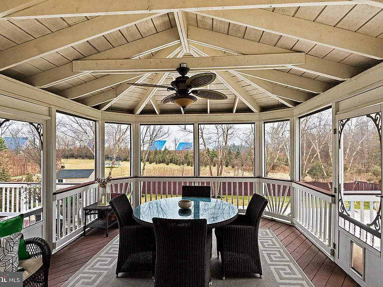 21922 Hyde Park Dr — Photo 40