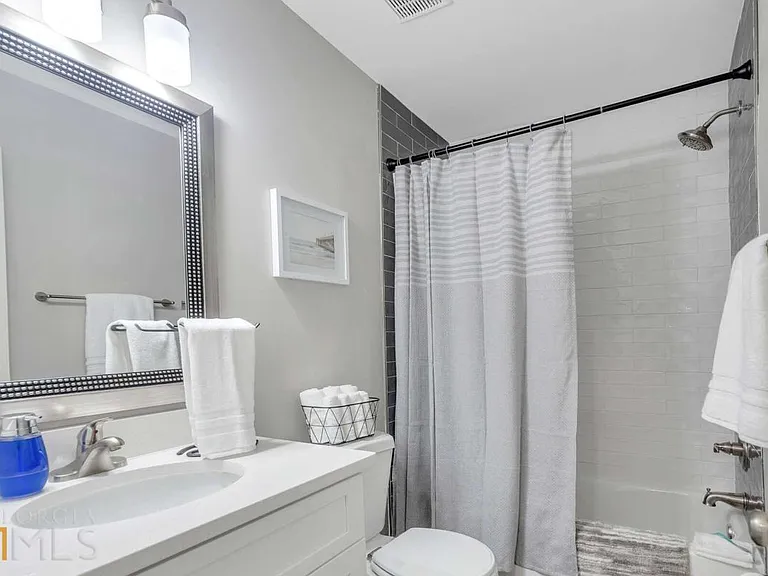 1744 Spring Rd — Photo 7