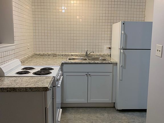 5th image of 1419 N Broadway Ave #4