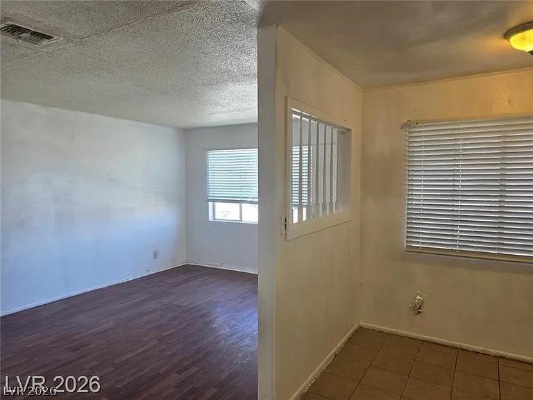 817 Duquesne Ave — Photo 5