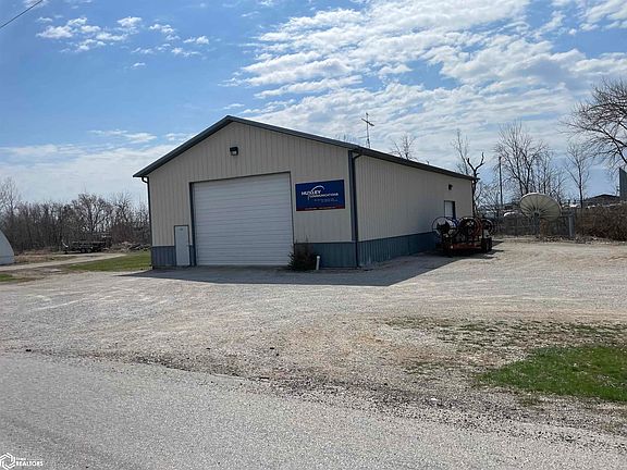 3rd image of 302 W Railway St