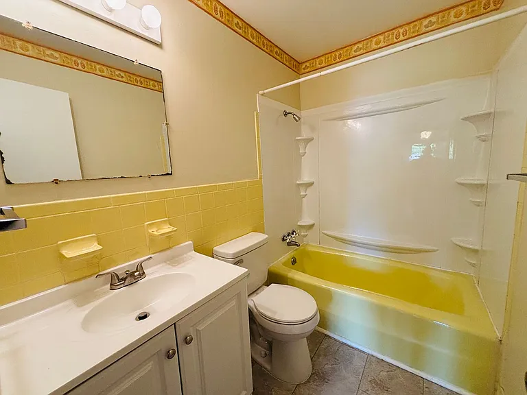 100 Yorkshire Ct — Photo 14