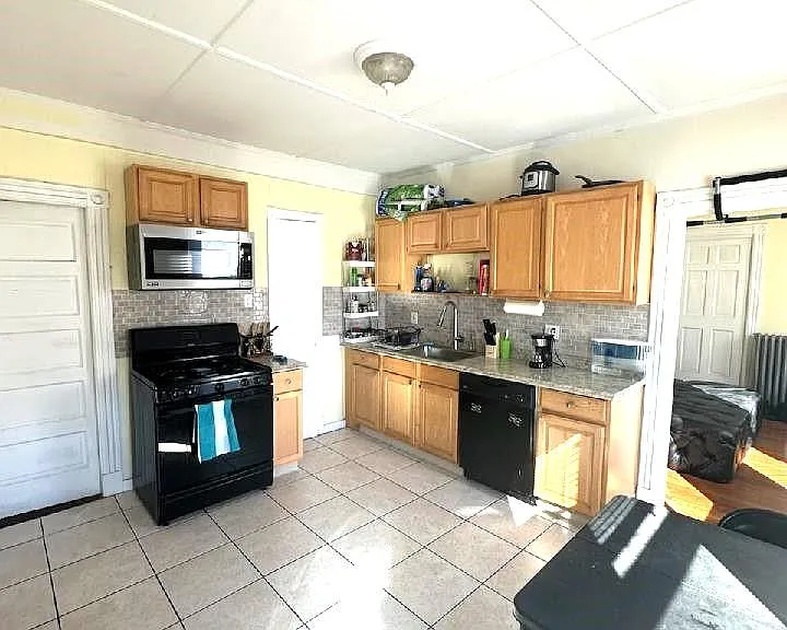 105 Oliver St #2 — Photo 10