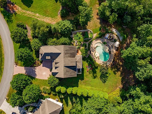 2nd image of 1107 Grand Oaks Dr