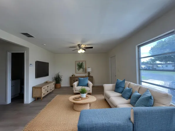 16 Tangerine Ct, Lehigh Acres, FL 33936