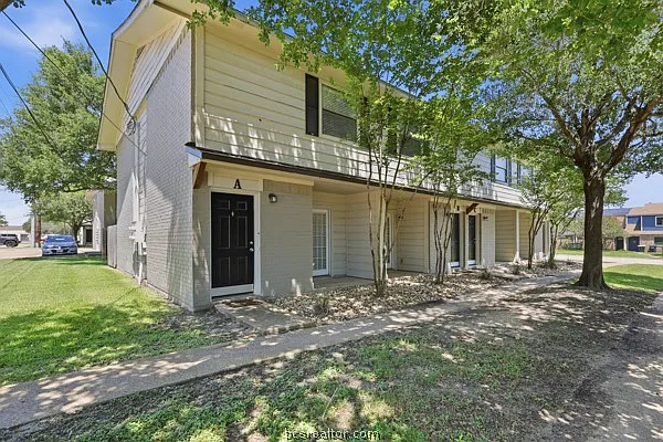 2 bed, 1.5 bath, 1088 sqft, $1,350 — Photo 2